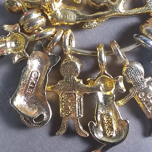 💕Vntg Mom Brooch w/ Kids & Pets Rhinestone Charms - Picture 6 of 7